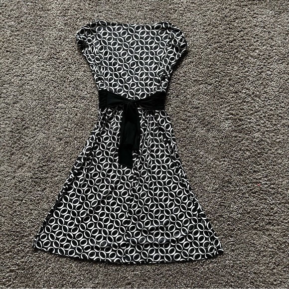 2000s Y2K Wrapper Geometric Sparkly Black and White Fit & Flare Dress - Picture 5 of 7